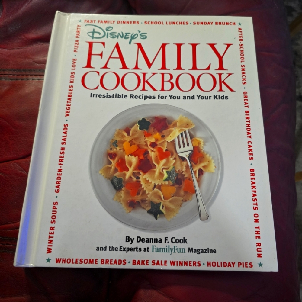Disney Family Cookbook 1st EDITION 1996 HARDCOVER WITH SPIRAL.